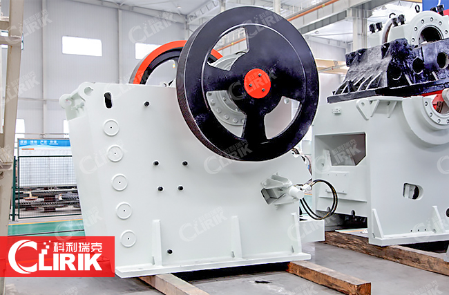 一臺小型碎石機(jī)的成本大概是多少?